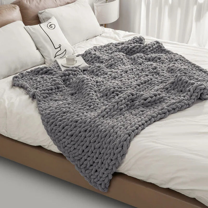 Cloudbraid – Chenille Throw Blanket