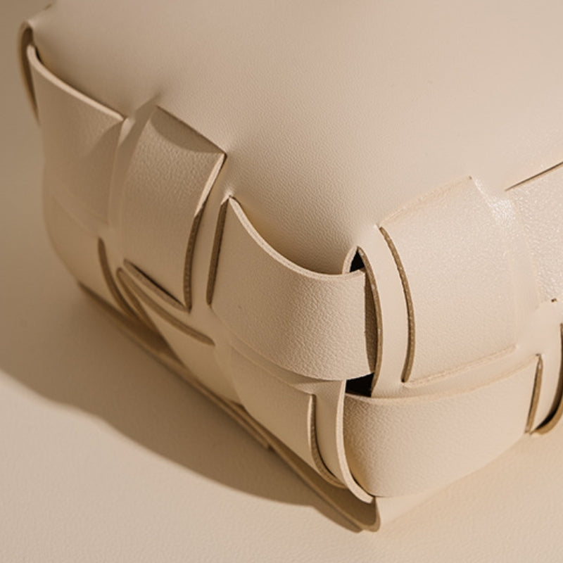 Strato – Woven Tissue Holder