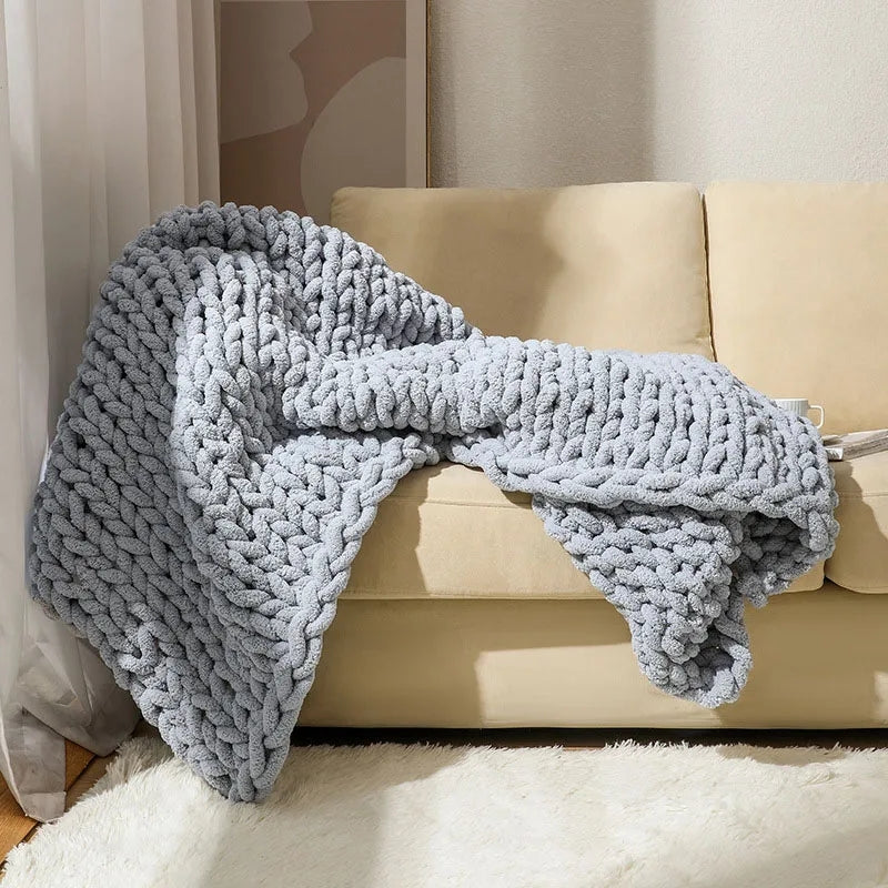 Cloudbraid – Chenille Throw Blanket
