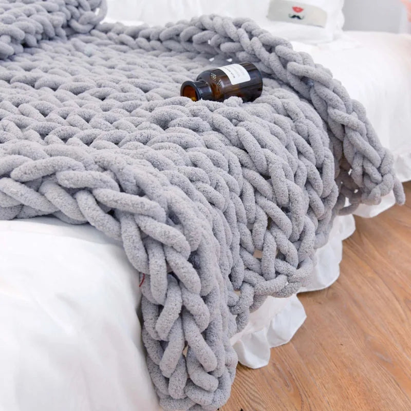 Cloudbraid – Chenille Throw Blanket