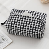 Lumaire – Knitted Tissue Holder