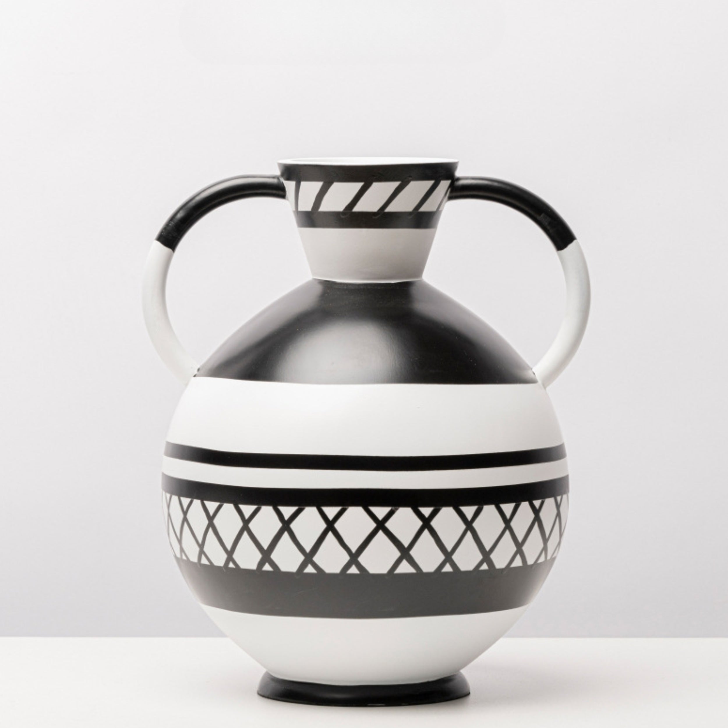 GeoStream – Resin Vase