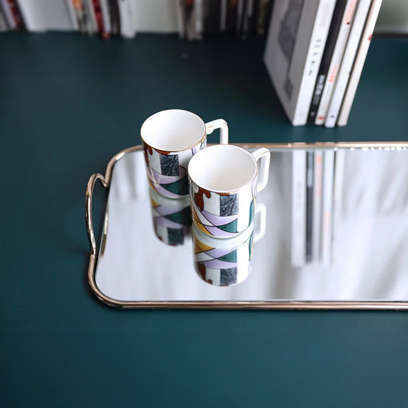 Eloura – Mirrored Metal Tray